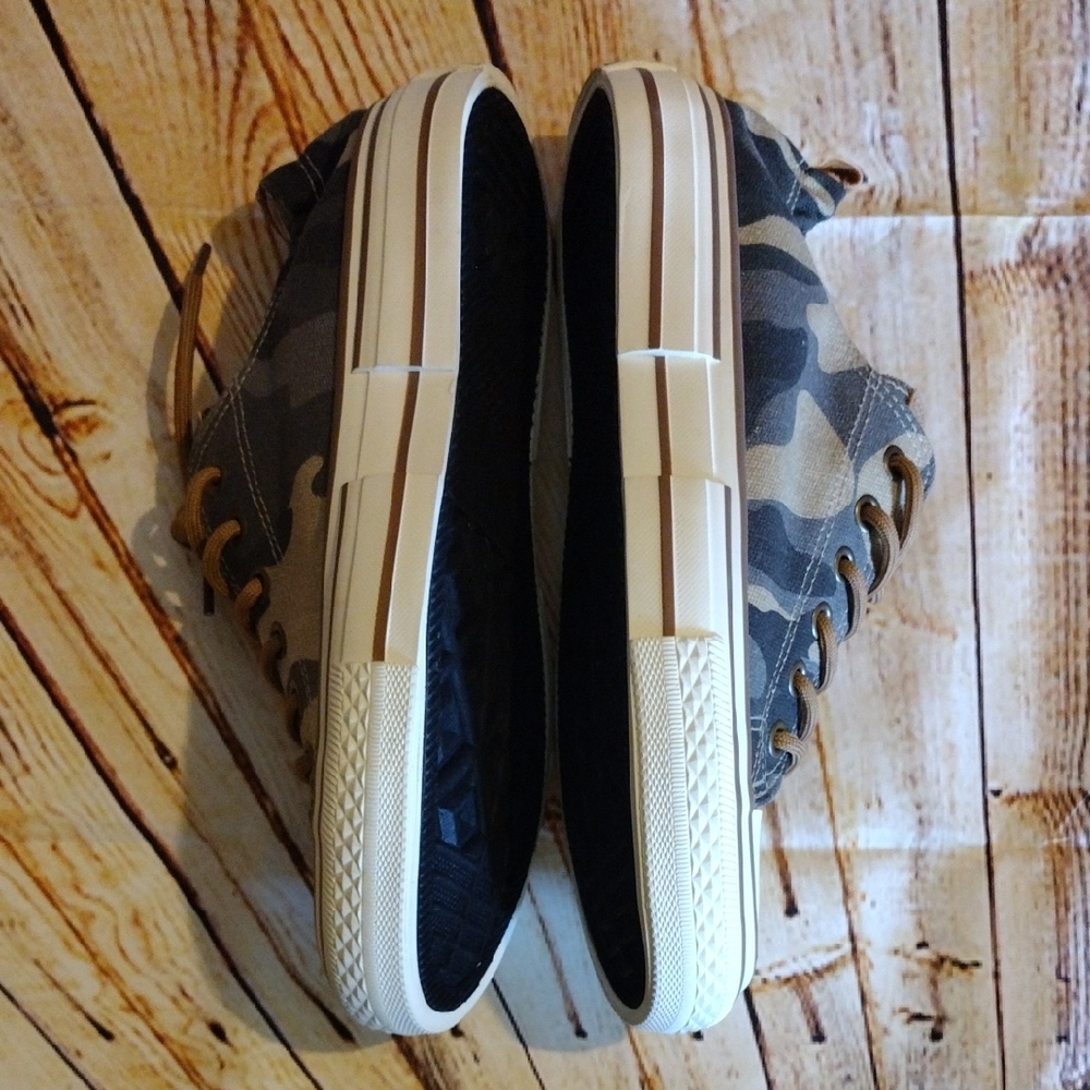 Very G Brown Camo Sneakers Canvas Low-Top Size 9 Women's - Picture 3 of 10